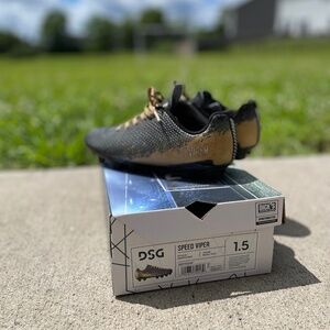 Great cond Youth sz1.5 soccer cleats DSG speed viper